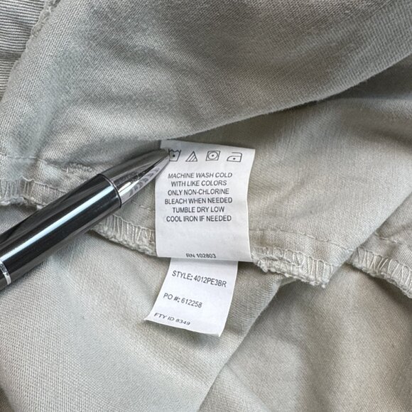 Briggs New York Womens Lt Khaki Capri Pants 2 Button Waist High Rise Size 14 - Picture 14 of 14